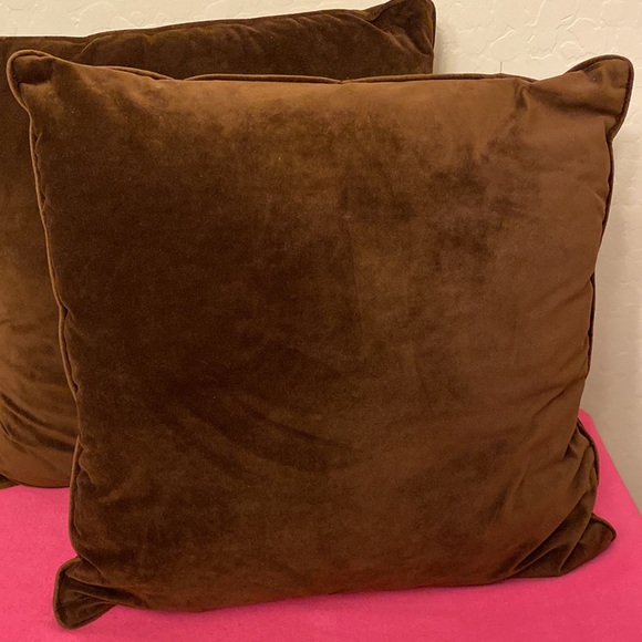 🆕 Chocolate Brown Velvet Accent Pillows (Set of 2) - Picture 2 of 10